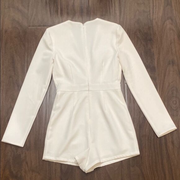 Silence + Noise White Long Sleeve Deep V Romper - Picture 7 of 10